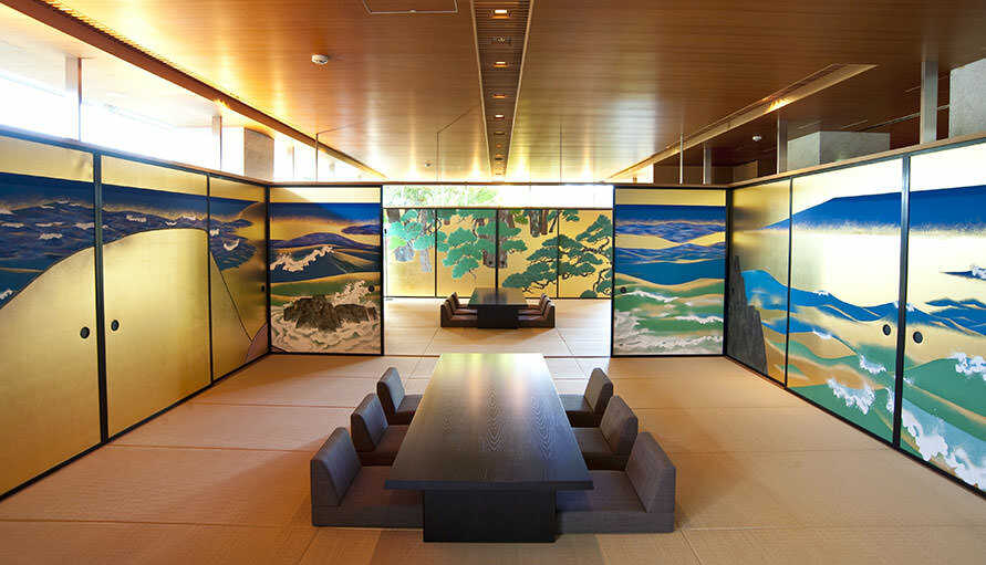 1F RAKUSEI: Large Hall with Gold‐Leafed Folding Screen